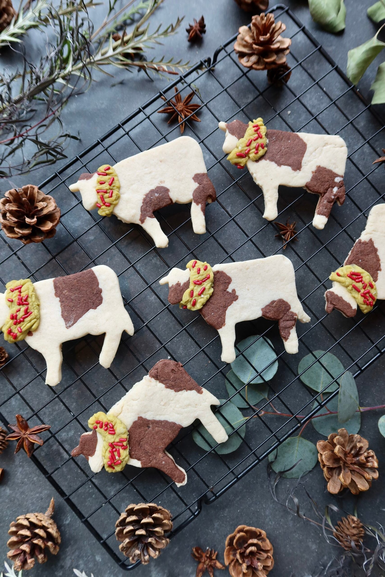 Christmas Cow Cookies with Wreath Collars